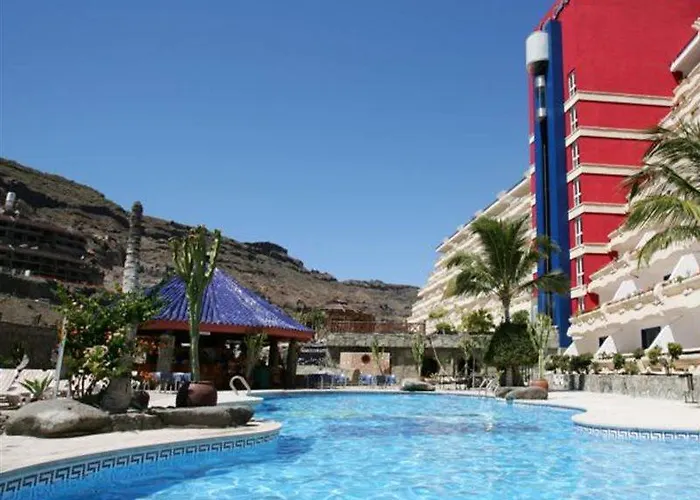 Livvo & Aquapark 3* 塔乌里托