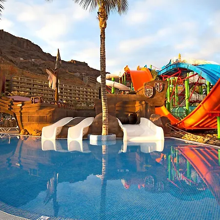 Livvo & Aquapark Hotel