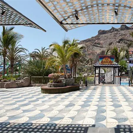 Livvo & Aquapark Hotel 3*