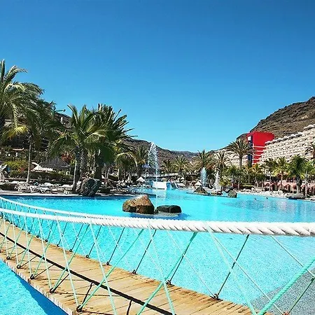 Livvo & Aquapark 3*
