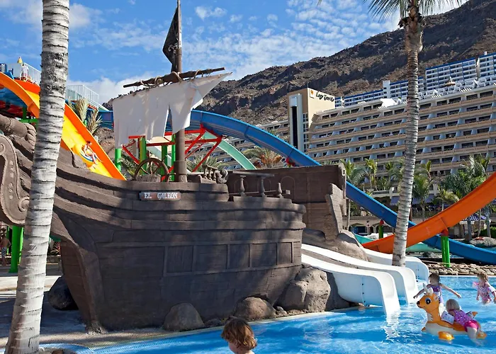 Livvo & Aquapark 3*